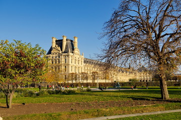 Musée du Louvre et jardin des tuileries; Paris France