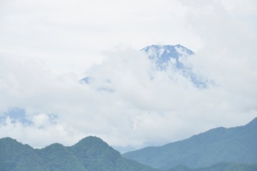 雲隠れの富士山