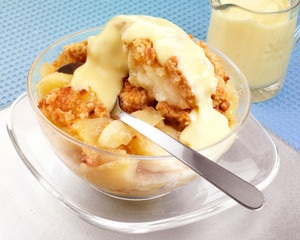 APPLE CRUMBLE WITH CUSTARD