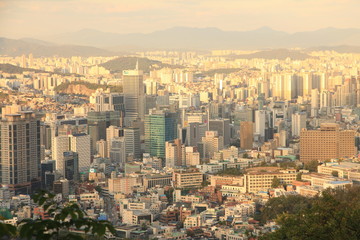 Obraz premium Sunset View of Seoul’s Skyline in South Korea