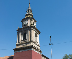 Fototapeta na wymiar The church of San Francisco, Catholic temple and old convent, in the Alameda, the main avenue of Santiago de Chile.