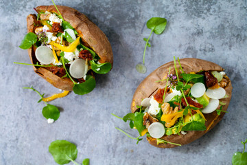 Baked potatoes filled with salad and fresh vegetables