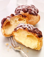 CUSTARD CHOUX BUN
