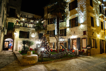 Fototapeta na wymiar Christmas illumination and decoration in the square of the old town in Europe