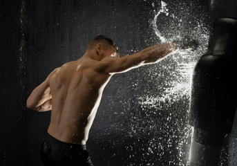 Fototapeta premium Boxer with water bag 