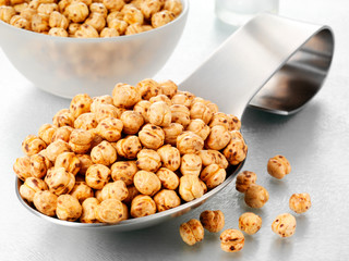 SPOONFUL OF YELLOW CHICKPEAS