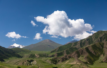 Landschaft bei Temir Kanat in Kirgistan