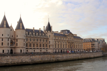 Fototapeta na wymiar Cityscape of Paris with a view on Conciergerie building.