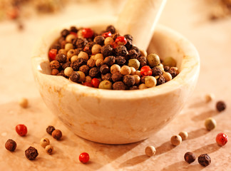 MIXED PEPPERCORNS IN PESTLE AND MORTAR