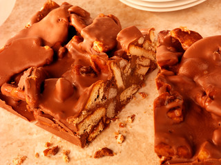 CHOCOLATE TIFFIN CAKE