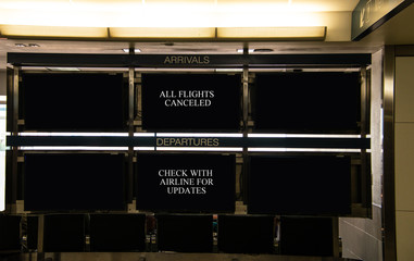 Obraz premium Airport arrivals and departure signs that indicate that all flights are canceled and that travelers should check with airlines