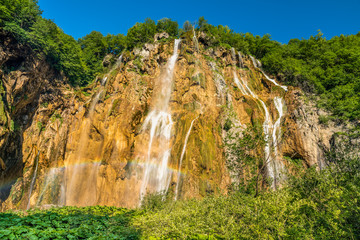 Fototapeta na wymiar Nationalpark Plitvicer Seen Verzweigter großer Wasserfall