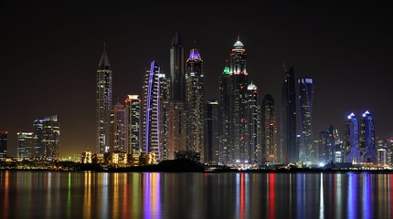 Fototapeta na wymiar Dubai City Skyline at Night
