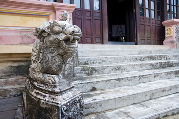 chinese dragon guardian statue