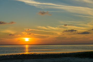 atardecer en la playa de isla blanca cancun