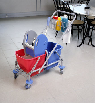 chariot d'entretien