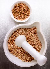 CORIANDER SEEDS IN PESTLE AND MORTAR