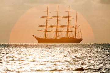 Fototapeta premium Sailing vessel at sunset