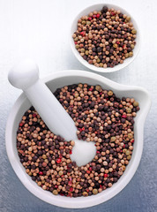 MIXED PEPPERCORNS IN PESTLE AND MORTAR