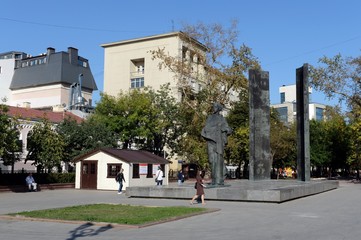 Fototapeta na wymiar Monument to Nadezhda Krupskaya on Sretensky Boulevard in Moscow