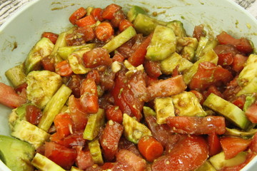 Salade tomate concombre avocat
