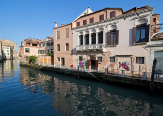 Venezia, scorcio tipico in scena diurna