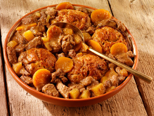 BEEF CASSEROLE WITH DUMPLINGS