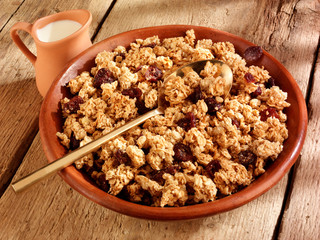 BOWL OF CRUNCHY GRANOLA