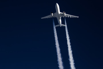 Airliner with contrails 