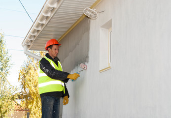 master paints the house