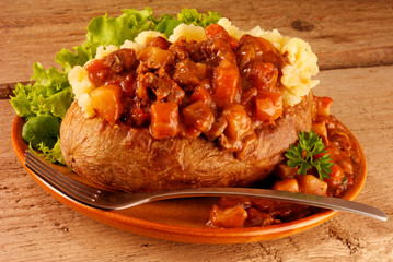 BAKED POTATO WITH BEEF STEW