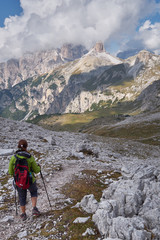 Fototapeta premium montañas Dolomitas de turismo por Italia, las tres cimas de lavadero, fotos paisaje de montaña
