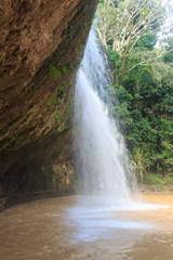 Obraz premium beautiful waterfall close to dalat in vietnam