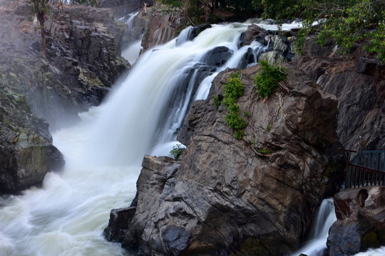 Hogenakkal Falls from the Tamil Nadu