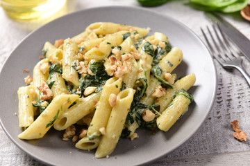 Penne pasta with spinach, gorgonzola cheese and walnuts