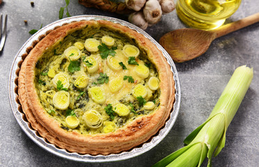 Quiche with leeks and cheese
