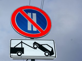 Traffic sign, parcing is prohibited on even days, car evacuation