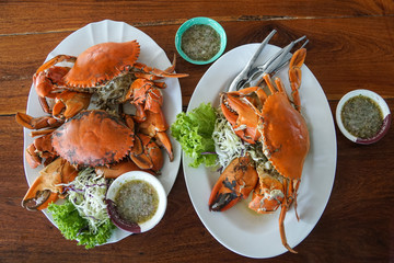 cooked mud crab with seafood sauce