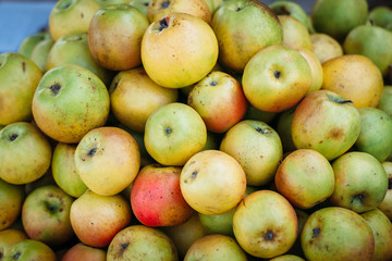 Close-up of heap of applesat open air market, overhead view.
