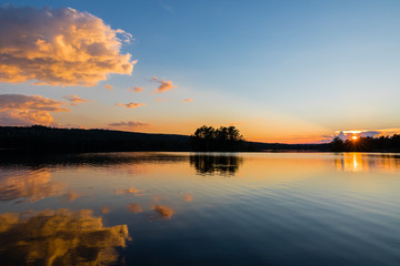 Schweden, Sonnenuntergang am See Viken