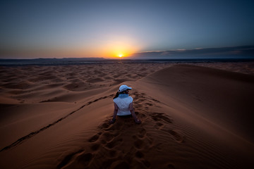 Fototapeta na wymiar Paisaje de dunas desierto de Merzouga marruecos