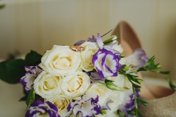 Luxury gold wedding rings.