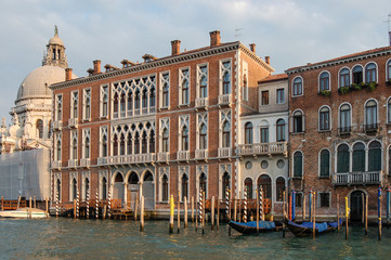 Obraz na płótnie Canvas Palacio gótico veneciano desde el Gran Canal , Venecia , Italia