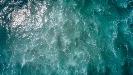 Abwaschbare Fototapete Meer / Ozean Drohnenluftaufnahme der Meereswellenoberfläche