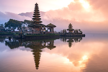 pura ulun danu bratan temple in Bali - obrazy, fototapety, plakaty