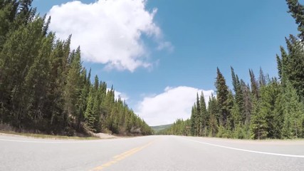Papier Peint Driving on paved road in Rocky Mountain National Park.