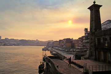 Fototapeta na wymiar Sunset in Porto