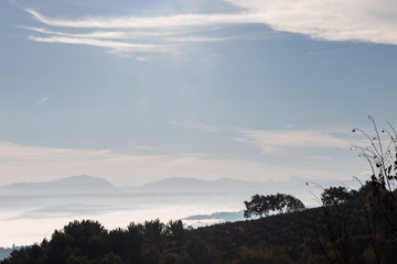 Obraz premium Fog filling a valley in Umbria (Italy), with layers of mountains and hills and various shades of blue