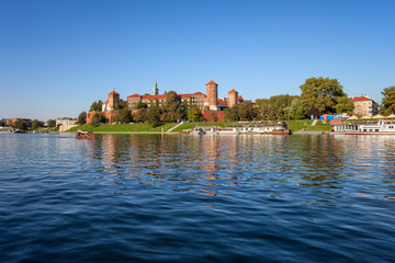 Obraz premium Vistula River and Wawel Castle in Krakow
