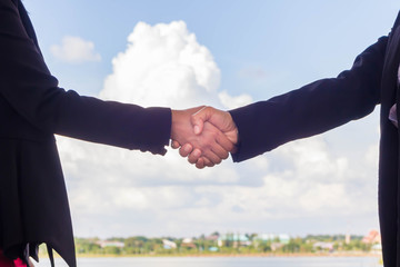 Business team to Shake hands to do business together